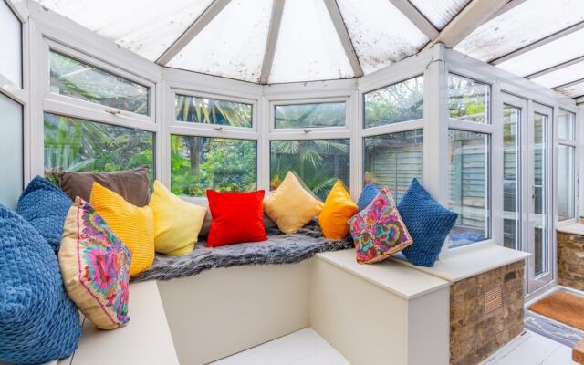 Gorgeous 2BD Garden Getaway, Victoria Park