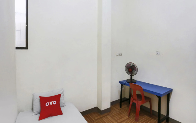 OYO 90825 Hotel Lizha 2