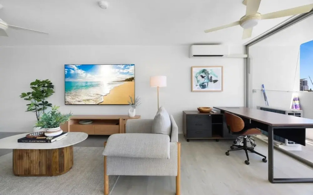 Stylish 2-bed in Surfers Paradise With River Views