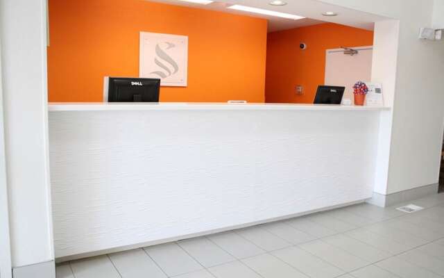 Schoenbrunn Inn & Suites