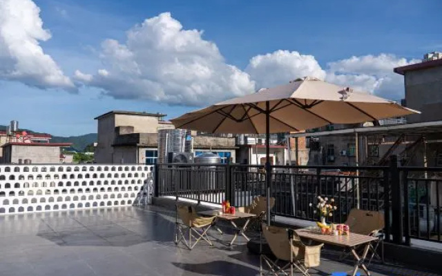 Floral Hotel・Cloud Glaze Pet-friendly Retreat (Art District) — 2-star hotel in Jingdezhen