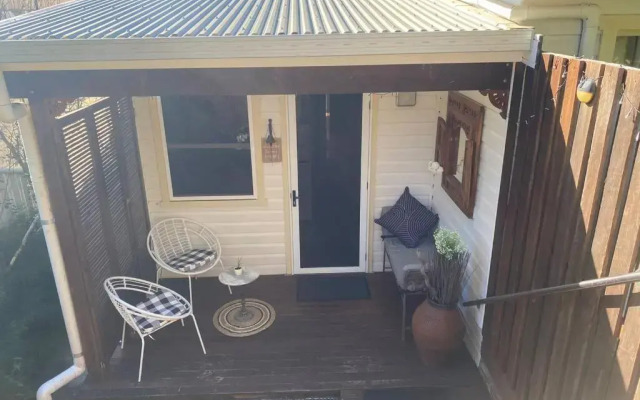 Cozy self-contained unit surrounded by nature