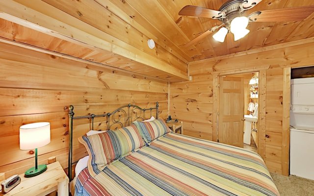 New Listing! Epic W/ Game Room & Hot Tub 2 Bedroom Cabin