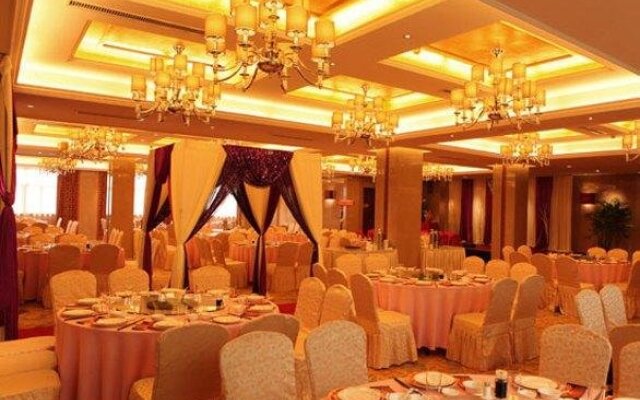 Holiday Hotel
