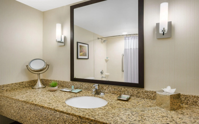 Crowne Plaza Phoenix Airport - PHX by IHG
