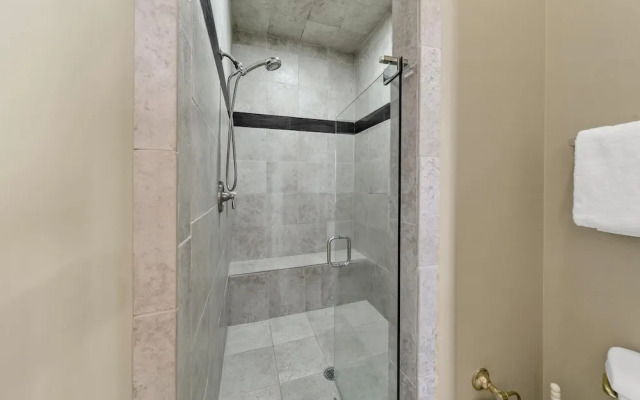 Silver Beach Towers - Penthouse106e