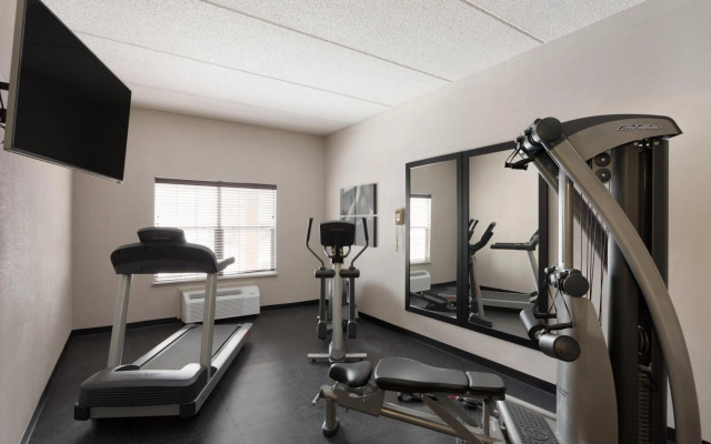 Country Inn & Suites by Radisson, Jackson, TN