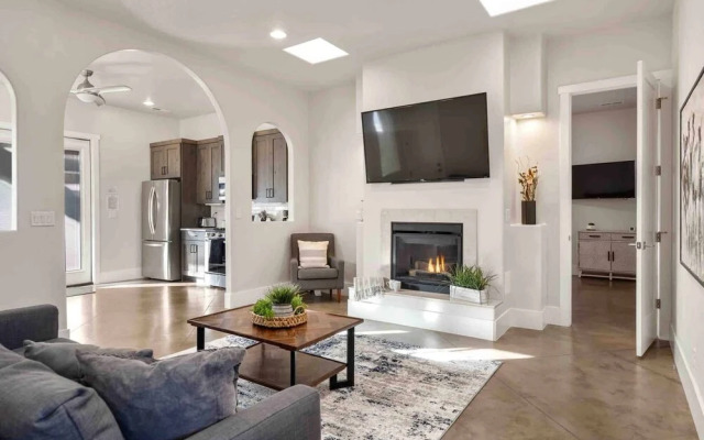 Mollie's Landing 7 Bedroom Home