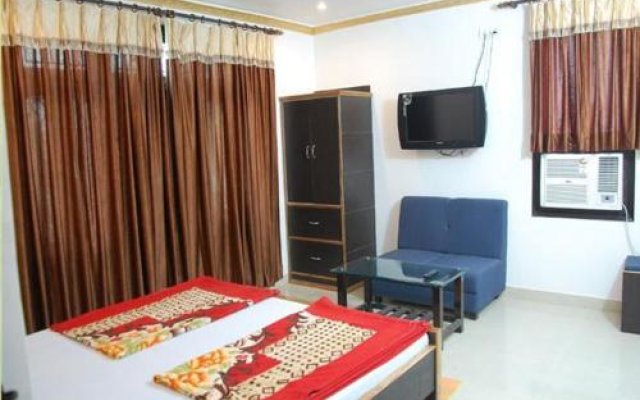 1 BR Guest house in Charbagh, Lucknow (B0F7), by GuestHouser