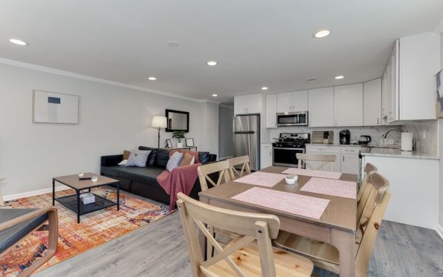 Stylish 3BR 3BA Colonial House by Cozysuites