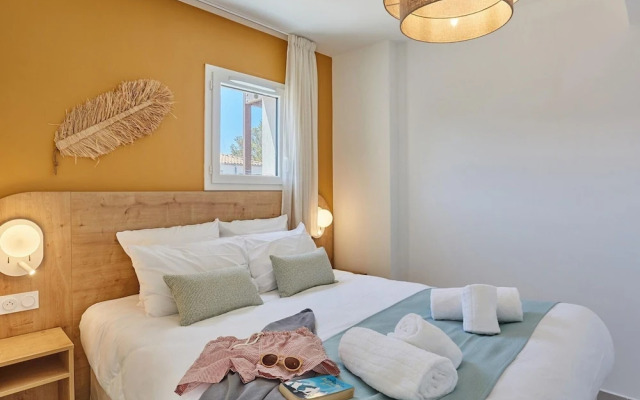 Apartment in Giens With Pool & Beaches Nearby