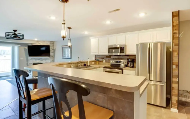 Lakefront Ozark Condo w/ Spacious Balcony!