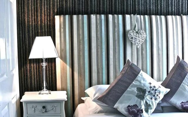 Delovely Hotel