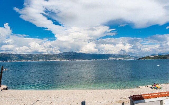 Stunning Apartment in Slatine With Wifi
