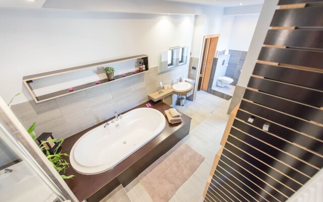 Venus Apartments - Parliament I