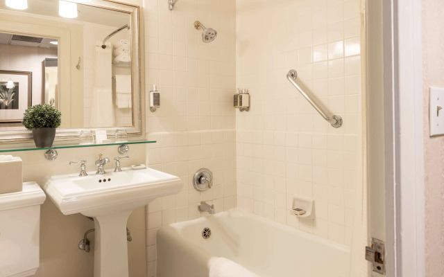 Mayflower Park Hotel