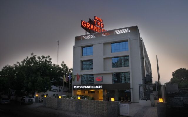 Collection O 46731 The Grand Eden Bodakdev
