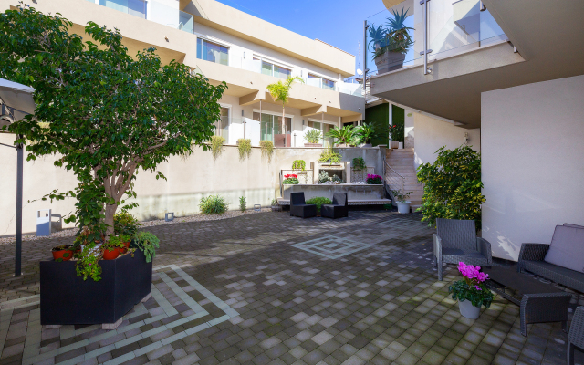 Zeus Residence Hotel
