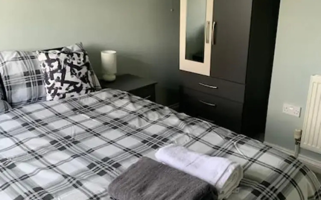 Impeccable 3-bed House in Birmingham