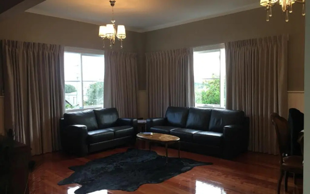 Noah's Stanley Luxury Bed and Breakfast