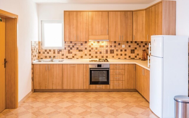 Nice Home in Makarska With Wifi and 3 Bedrooms