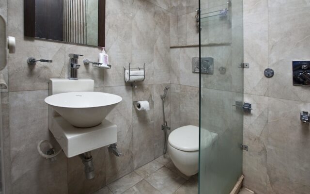 OYO 2216 Hotel Live Inn