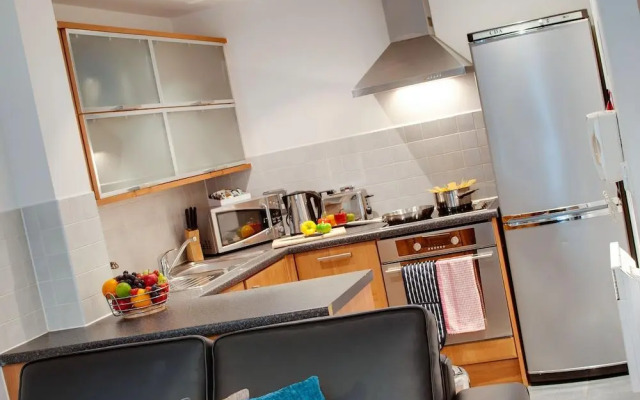 Base Serviced Apartments - Cumberland Apartments