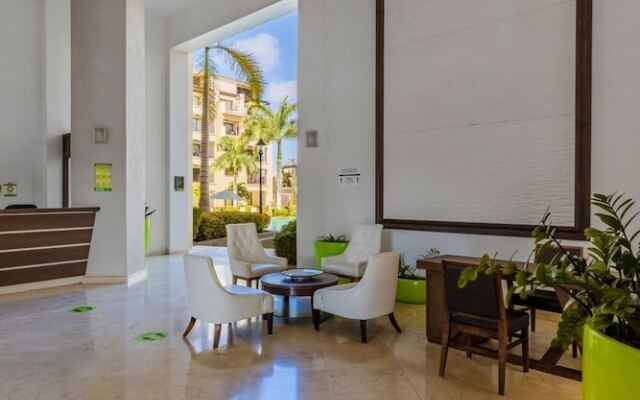 Beautiful 2BR Condo w Great Amenities Palmbeach