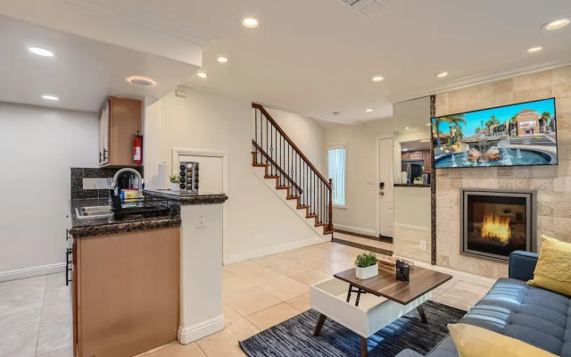 Stylish- Multi-level- Patio- Games - Fast Wifi-cm3