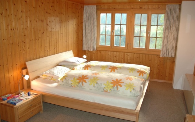 Detached Chalet With View of the Alps, Large Terrace and Veranda – Guest Rooms – Diemtigen