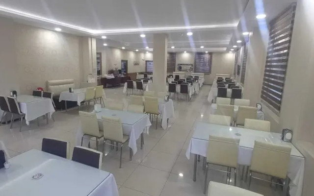 Grand Ari Hotel