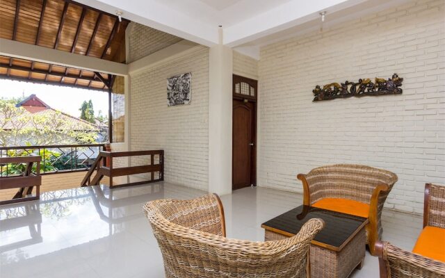 RedDoorz near Petitenget Beach