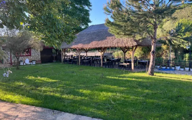 Dachas Cove Hotel