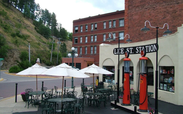 Martin & Mason Hotel