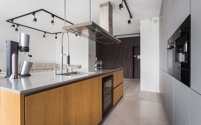 InPoint Luxury City Center Pool & Gym Apartments