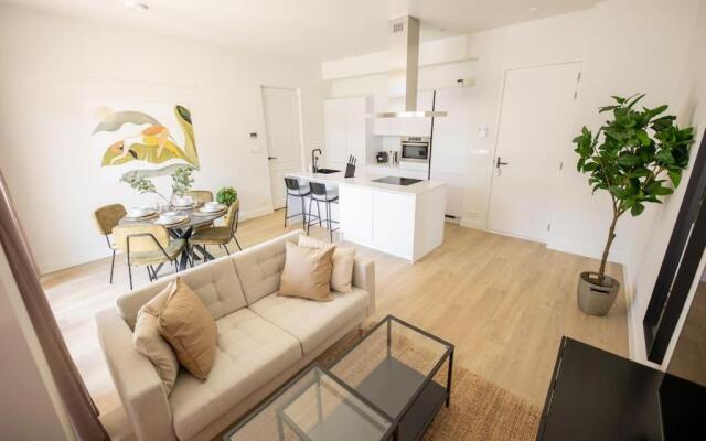 Brilliant 1 Bedroom Serviced Apartment 52m2 -NB304B-