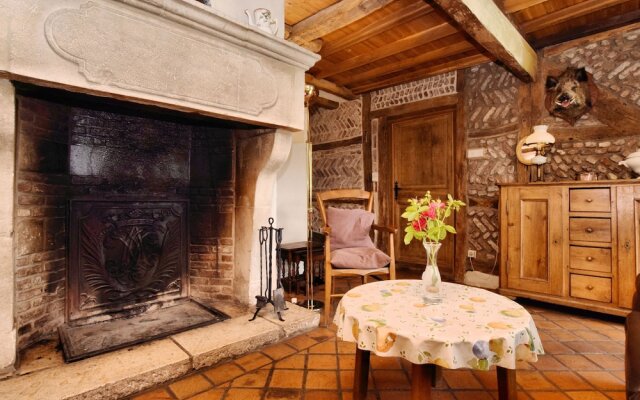 Picturesque Holiday Home in Petites Tailles with Garden