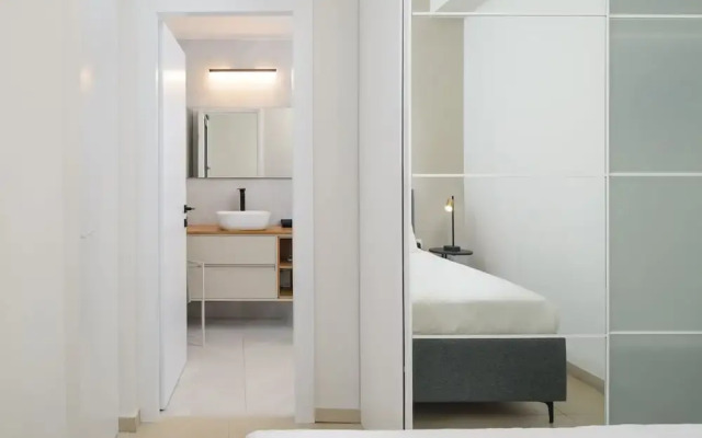 Elegant Duplex with XL Patio by FeelHome