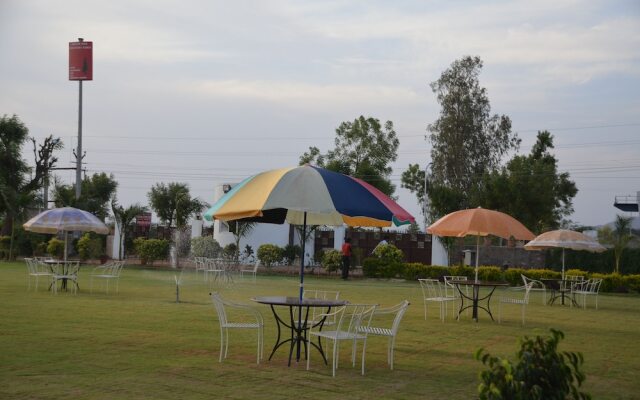 Silver Oak Country Yard Resort