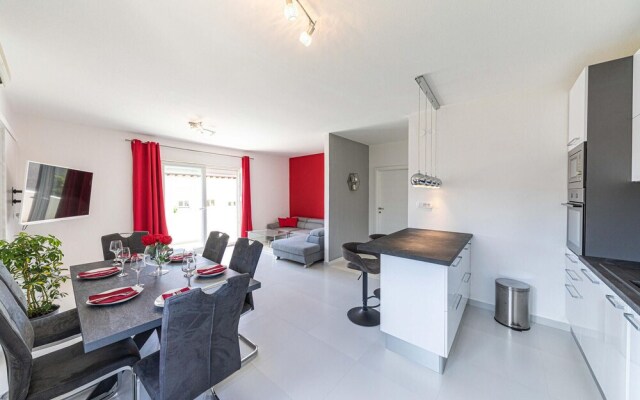 Beautiful Home in Kastel Stari With Wifi and 2 Bedrooms