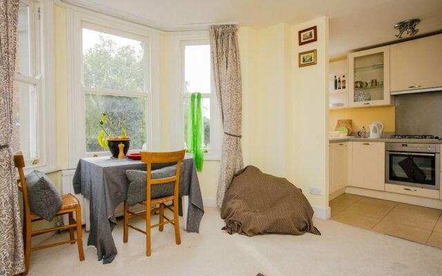 Beautiful 2 Bedroom Apartment in Kennington