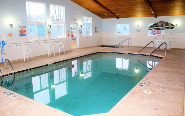 AmeriVu Inn & Suites - Cumberland