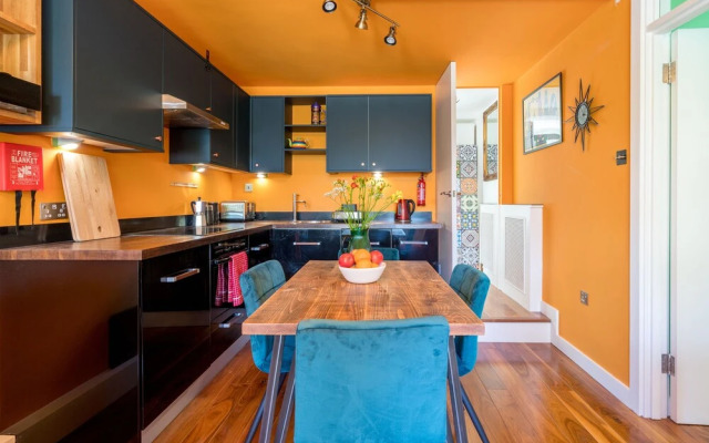 Altido 2-Bed Flat W/ Thames View
