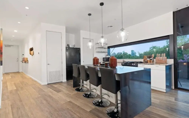 2BR Designer Condo East Downtown Austin