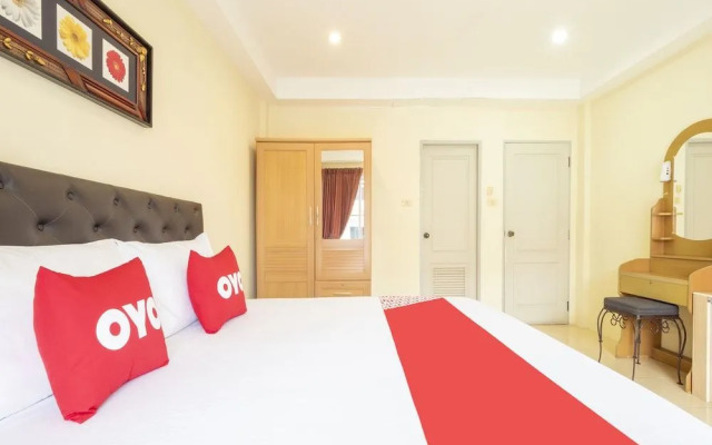 OYO 75350 Hole In One Bar Hotel