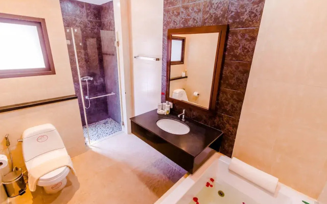 3 Bedrooms Pool Villa Walk to Patong