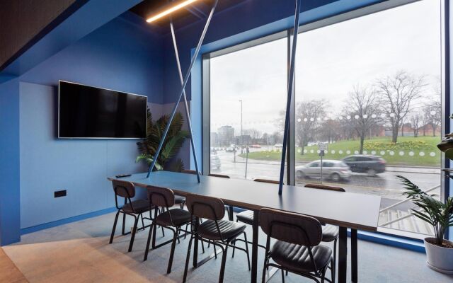 Amazing Location! 6BR Liverpool Apt Sleeps 6