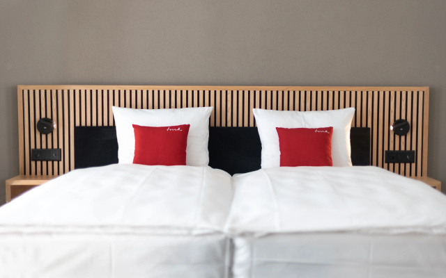 Tailormade Hotel BAB Bachenbülach – Guest Rooms – Bachenbulach