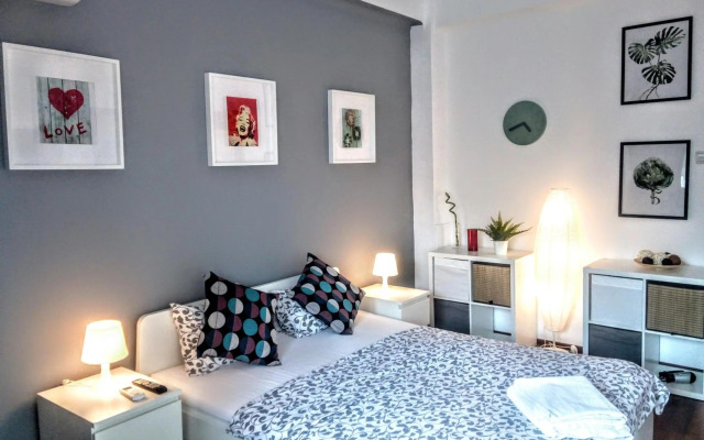 Central Bright Modern Studio