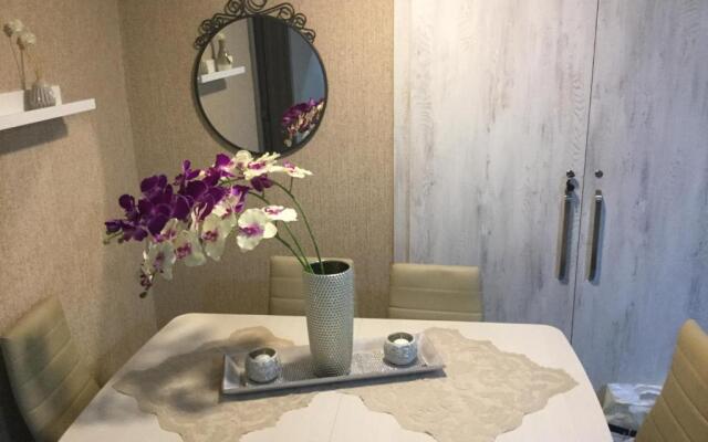 Apartment White Orchid